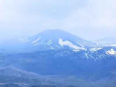 福島の春の風物詩「雪うさぎ」 姿を現す 信夫山からくっきり【福島県福島市】