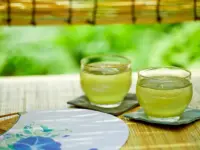 お茶で“ゆらぎ肌”対策：ホルモンバランスとカフェインの関係