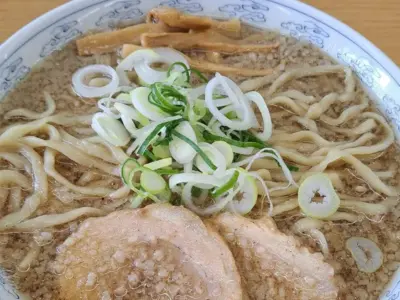 あまりのスープの濃厚さに驚く！そして麺に煮干しが絶妙に絡むラーメン！「中華そば 雲ノ糸　山形あかねヶ丘店」【山形県山形市】