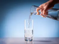 水を飲むだけで痩せる？正しい水分補給のタイミング