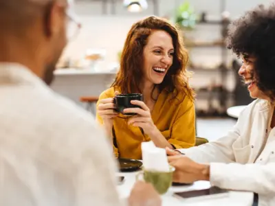 大人の友人関係減少は必然か？社会学的に読み解く