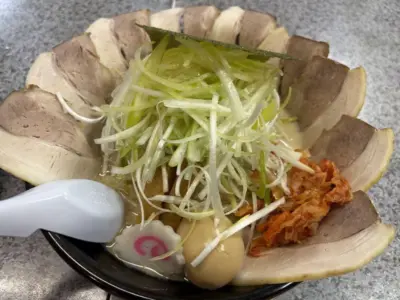 皿からはみ出す9枚の肉と濃厚スープ。チャーシュー好き、必見絶品ラーメン店【山形県天童市】