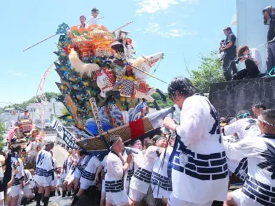 壱岐にもある祇園山笠、最大の難所「佐賀里の石段登り」熱気最高潮で登りきる【長崎県壱岐市】