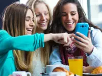 なぜ大人になると友達が減るのか：愛着スタイル別に見る関係性