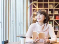 100年前の歌集が再評価：古典と現代をつなぐ言葉の旅