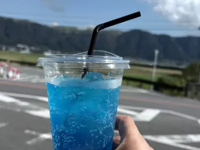 阿蘇の青空をそのまま飲む。井田商店の“青空ソーダ”で、時間がゆるむ午後【熊本県阿蘇市】