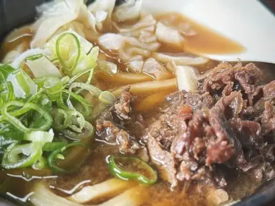 味の決め手は馬肉と肉味噌。山梨名物吉田のうどん【山梨県富士吉田市】