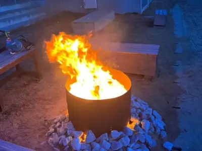 全国でも珍しい海辺のたき火。地元の人が消滅から守った「出会いと会話の場」【香川県三豊市】