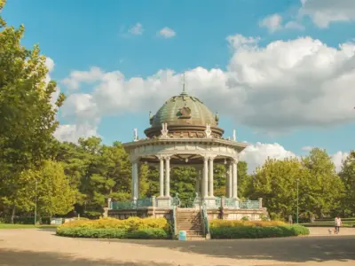 花いっぱいの都会のオアシス！ 名古屋最古の都市公園「鶴舞公園」で秋を満喫【愛知県名古屋市】