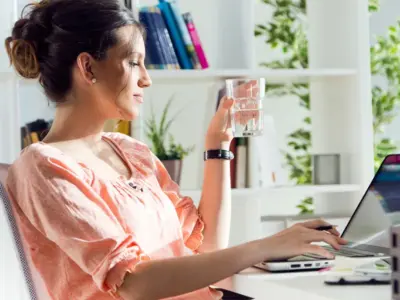 水分不足が引き起こす“だるさと集中力低下”のメカニズム