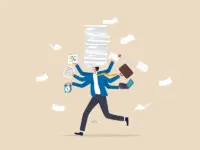 できる人ほど仕事を抱え込むのはなぜ？タスク過多から抜け出す考え方