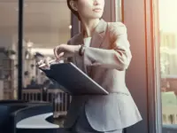 心理的安全性の正体と、日本企業を蝕む「アットホーム」の呪縛