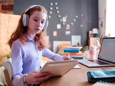 学校に行けなくても学びは続く、オンラインフリースクールという居場所