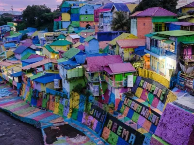 貧困地区からフォトスポットへ。『色で村を変えた』大学生の革命から10年【インドネシア・マラン】