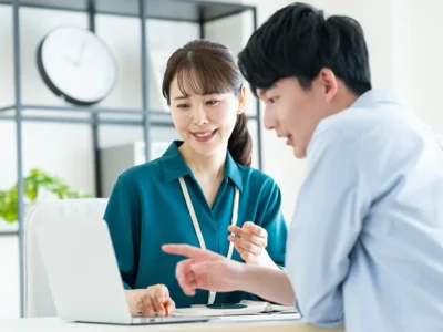 20代で投資すべきは資格より「愛嬌」？長期キャリアを支える無形資産