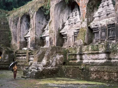 なぜ谷底に祈りが刻まれたのか？バリ・ヒンドゥーの世界観で歩くグヌン・カウィ遺跡【インドネシア・タンパクシリン】