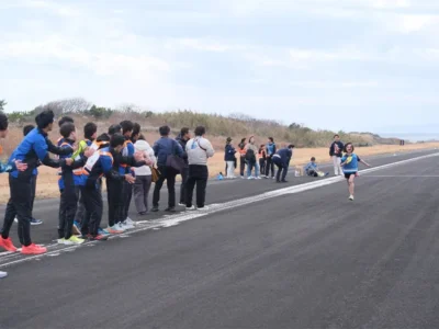 滑走路を人が走る？！陸上×空港の異色のコラボレーション【長崎県壱岐市】