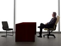 経営者が「現場を知らなくなる」タイミングと組織崩壊のメカニズム