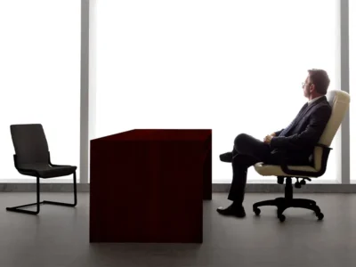 経営者が「現場を知らなくなる」タイミングと組織崩壊のメカニズム