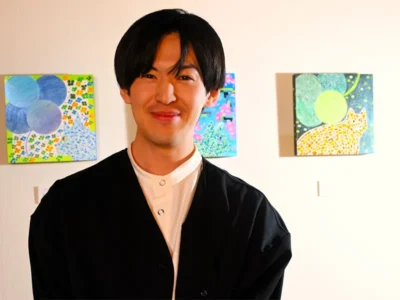 独学で、猫や花を点や線で緻密に描く。若手画家が古民家で個展【福島県郡山市】