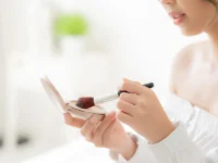 手をかけるほど老ける？時短メイクが若見えをかなえる意外なメカニズム