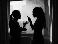 兄弟姉妹と不仲のまま大人になると、じつは失っているもの