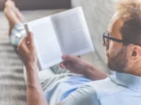 成功者が読書家なのは読書のおかげ？データが示す相関と因果の大きな違い