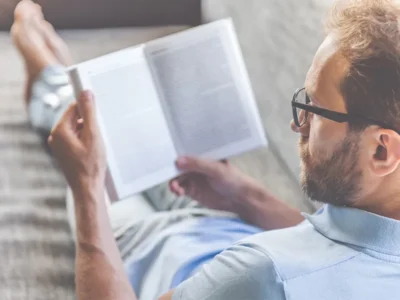 成功者が読書家なのは読書のおかげ？データが示す相関と因果の大きな違い