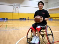 バスケ経験者でもシュートが届かない。競技で初めて車いすに乗った岡田さんが広げる車いすバスケの奥深さ【福島県郡山市】