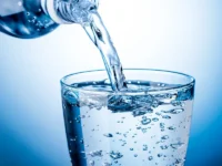 健康志向だけではない、炭酸水市場を押し上げる食生活の変化